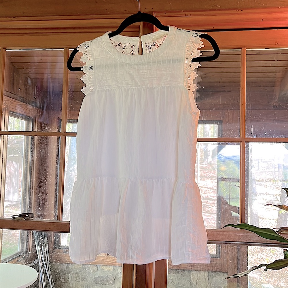 Mystree Size S Summer Too w/ beautiful embroidered lace accents!